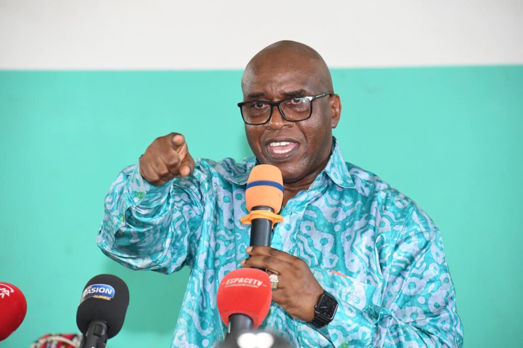 guinee-:-pas-d’internet-depuis-le-24-novembre-2023,-le-dr-fode-oussou-fofana-indexe-le-ministre-des-postes-et-telecommunications